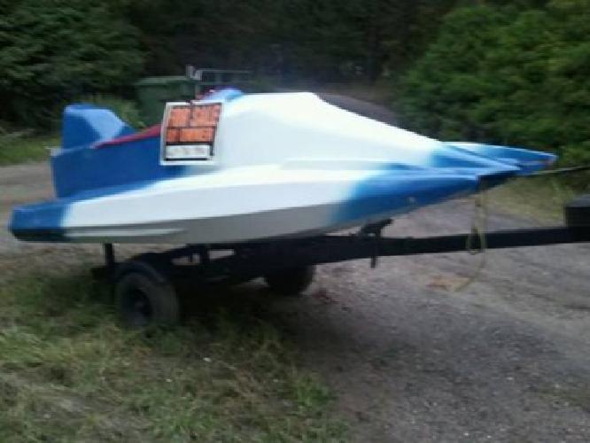$1,350 Hydro Plane Racing Boat
