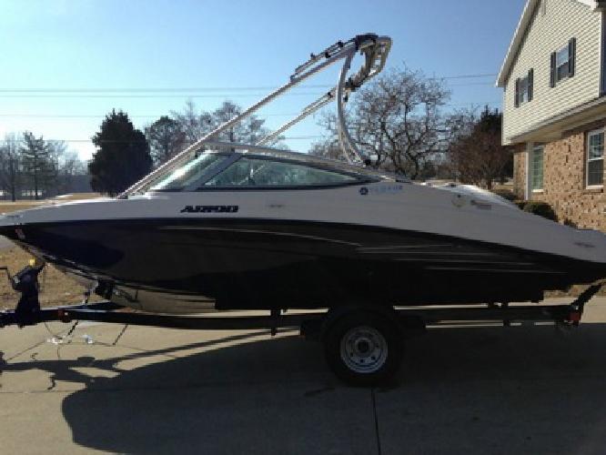 2012 Yamaha AR190 wakeboarding - jet boat LOW HOURS