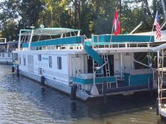 $225,000 1997 Sumerset Widebody Houseboat 85-ft x 18-ft, 3BR/2BA