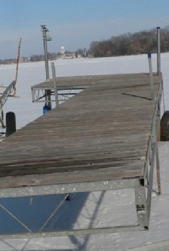 $2,400 Nice Newman 40 ft Roll-In Boat Dock / Pier, L-Shape, Bench
