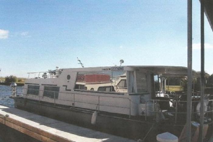 $37,000 1973 Kingskraft Houseboat