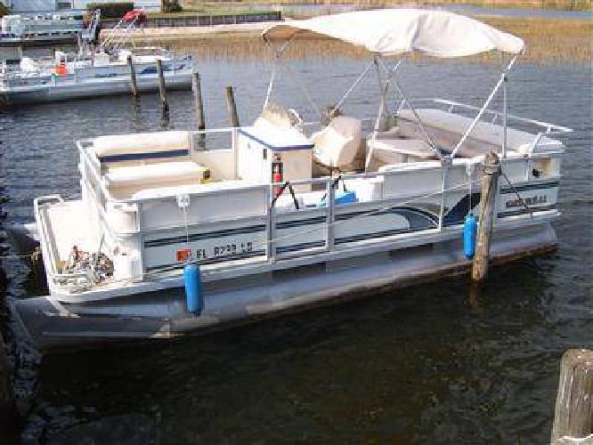 $3,800 1999 Crest 18' Pontoon Boat