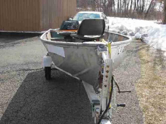 $550 14' LOWE ALUMINUM BOAT, with swivel seats and rebuilt transom and Cox Trailer