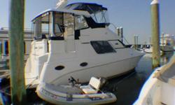 2000 Silverton 352 Motor Yacht - MINT CONDITION, TRADES CONSIDERED/PRICED REDUCED..... The 352 Motor Yacht by Silverton rivals the spaciousness of much larger yachts. The Silverton design team integrated their trademark "SideWalk" deck configuration into