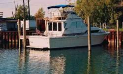 Very beautiful and comfortable boat! Must see to appreciate! * Twin 350K engines * 6.5Kw generator * Central A/C and heat * Newly rebuilt Raritan Crown electric head * Electric head located in large space with shower * Newly refitted water lines * Hull is