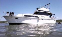 This is a beautiful yacht with all of these amenities:*** Mechanical:Twin 351 gas motors.Generator.Fresh water heat/air conditioning.*** V berth:Queen size V berth which converts into seating when not in use.Private enterance to head.Seperate heat/AC