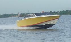 This is an extremely hard to find 1974 Donzi GT-21 22 foot speed boat with a large beam of 8 feet. It handles the chop & slop so well, it is unbelieveable. So it great to be able to offer this wonderful retro near mint Yellow & White 22 Foot cruiser that