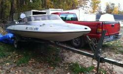 Hi, my name is Darrell Norris and I am selling my 1978 Glastron Boat with a Shorelander Trailer. This is a great boat to take the family out on the lake and enjoy a day in the sun. I know the boat is an older boat, but I have put a lot of time and money