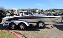 1997 RANGER BOATS COMANCHE 519 SVS1997 MERCURY EFI 200 HP FUEL INJECTED ENGINENEW FACTORY POWERHEAD IN 2006MARINE MECHANIC OWNED MECHANICALLY ABSOLUTELY IN GREAT CONDITIONHIGH PERFORMANCE COWL AND MID-SECTIONKEEL GUARD36 VOLT TROLLING MOTORNEW