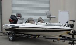 2002, TR185 DC is a 19.0 foot outboard boat. The weight of the boat is 1431 lbs. which does not include passengers, aftermarket boating accessories, or fuel. The Triton Tr-185 DC is roomy, racy and outfitted with the kind of features one would only expect