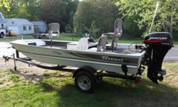 16.5 TRITON BASS BOAT LOW HOURS OF FRESH WATER USE - I DID PUT IT IN SALTWATER FOR COUPLE OF SHORT FISHING TRIPS.AND FLUSHED IT WITH FRESH WATER SOON AS WE GOT HOME -- IT SPENT SUMMERS AT THE LAKE HOUSE.HAS FISH FINDER - 4 NICE TRITON SEATS - ROD STORAGE