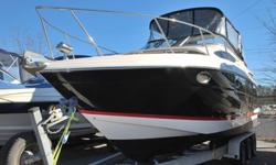 This 31' Regal Window Express Cruiser is in awesome condition inside and out and loaded with all the creature comforts for a great long weekend at the lake. It comes with all the standard amenities offered in a cruiser including full camper enclosure,