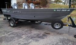 It is in as near perfect/showroom condition as it can be. It has a Lowrance HDS5 Fishfinder + GPS Chartplotter with Hi-Res 5" Color Display, Broadband Hi-Def Sounder and 16 Channel GPS antenna, "Lake Insight(tm)" mapping of Continental US Inland Waters,