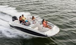 2013 Bayliner 190 DB Specifications LOA 18'7" Beam 8'1" Deadrise 17Â° Approximate weight w/standard engine 3,040 lbs Fuel capacity 35 gal Base Price $20,699 Freight $1,875 ENGINES - 115HP 4-STROKE EFI, MERCURY O/B T&T ***Standard*** 135HP DFI, MERCURY