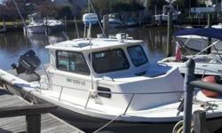 I AM SELLING A 1999 25' PARKER PILOT HOUSE BOAT, THE MODEL IS 2520. IT HAS A 1998 225 HORSEPOWER. YAMAHA , RAYTHEON FISH FINDER-CHART PLOTTER-GPS, FURUNO CHART PLOTTER- GPS, OUTRIGGERS, SALTWATER WASHDOWN,FURUNO sixteen mile RADAR,VHF RADIO WITH EXTERNAL
