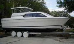 1998 Bayliner 2859 Well maintained Pilothouse Express Cruiser in pristine condition! Recently refurbished luxury interior fabrics, sleeps 6, & full galley. This boat is great for entertaining and has a full enclosure to the rear of Pilothouse. Please