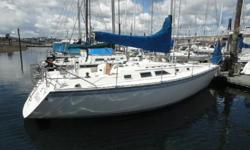 A TWO-stateroom interior with a really WIDE spacious-feeling salon as well? Some pundits say that this ahead-of-its-time Hunter model puts a forty-footer's interior into a 34 foot hull! Wide-beam, modern-shaped fin-keel spade-rudder hull sporting a very