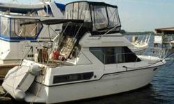 1994 Carver 300 AFT CABIN The 1994 Carver 300 Sedan was one of the largest boats available for its time. Her nearly 12 foot beam is more common to 33 footer. This well styled cruiser designed for coastal and inland waters has a surprisingly spacious