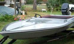 VERY VERY RARE 'BORUM' BOAT MADE IN JACKSONVILLE----VERY SOUGHT AFTER BECAUSE OF QUALITY OF WORKMANSHIP-- JUST HAD A 150 MERCURY INSTALLED AND MOTOR RUNS GREAT-- JUST NEEDS THE CARPET INSTALLED. COMES WITH MATCHING BUCKET SEATS 'not shown' INTERIOR IS