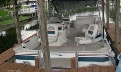 20 ft pontoon boat with 50 hp Motor good condition