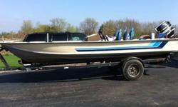 Fully re-done 1984 starcraft bass 170, all new treated amd sealed wood, new carpet, new electronics wiring, new lights, switch panel, new bildge and new livewell pumps, rod locker, hummin bird depth finder, minn kota powerdrive v2 55lb thrust 12v with
