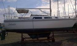 1984 Catalina Yachts 25 ft. sailboat with 4 stroke, electric start Yamaha 9.9 hp engine. Recently replaced foam cushions and covers - covers are Sunbrella 'Tommy Bahama'-like style. Recently replaced main halyard Hydraulic boom vang Pop-top cabin Swing