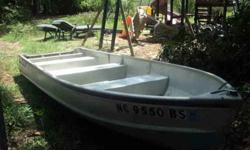15 foot -54.5 rail to rail. 1977 Classic Alumacraft John boat.-V-hull Strong, no leaks. Needs paint.. No trailer. Have title in hand.