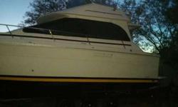 SEARAY SEDAN BRIDGE 300 1989 WITH THE TRIPLE AXLE TRAILER WITH 6 BRANNY NEW RIRES, BOTH ENGINES RUNS PERFECT JUST PUT TWO NEW KIT FOR THE CARBURATORS, THREE BRANNY NEW BATTERIESNEEDS COMPLETE UPHOLSTERY, THE BODY IS IN THE GOOD SHAPE, BIMINI TOP, AND ALL